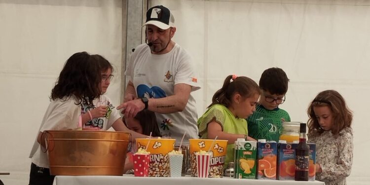 El Campo de Peñaranda vive su segunda jornada festiva con la magia de Nano Arranz y los cócteles divertidos de Teo Marcos