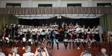 «Que 20 años no es nada» y el Coro Popular de Villoruela lo celebra rodeado de amigos y grupos de la zona de Las Villas