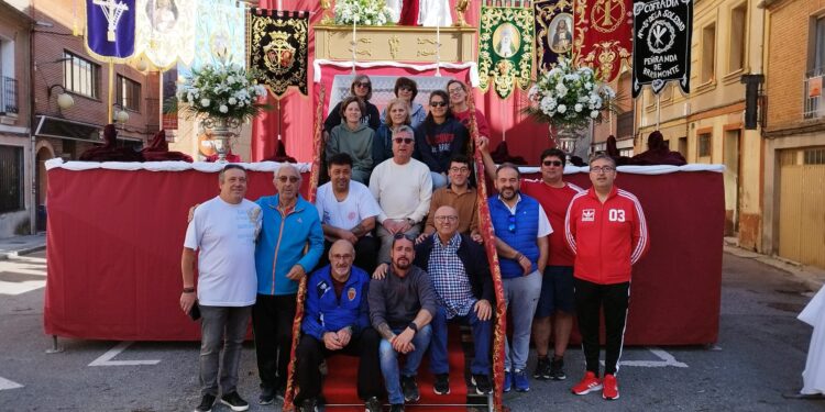 La Hermandad de Cofradías de Peñaranda se vuelca un año más en los preparativos del Corpus y ya tiene preparado su altar