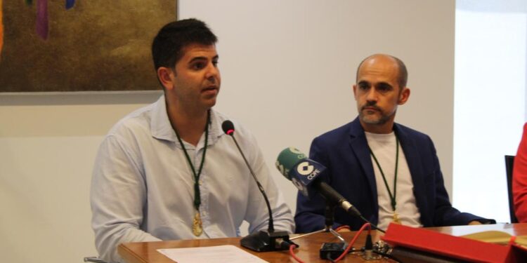 La socialista Carmen Ávila inicia su tercer mandado en Peñaranda aunque gobernará con el apoyo del único concejal de PeC