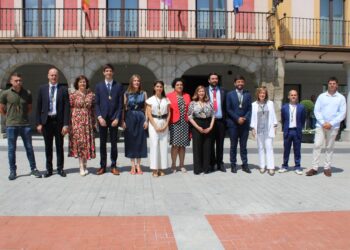 La socialista Carmen Ávila inicia su tercer mandado en Peñaranda aunque gobernará con el apoyo del único concejal de PeC