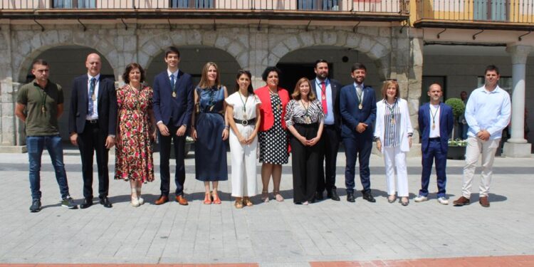 La socialista Carmen Ávila inicia su tercer mandado en Peñaranda aunque gobernará con el apoyo del único concejal de PeC