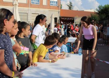 La Ampa del colegio La Encarnación de Peñaranda celebra su fiesta de fin de curso con una gran respuesta y animación