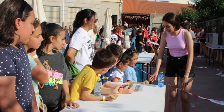 La Ampa del colegio La Encarnación de Peñaranda celebra su fiesta de fin de curso con una gran respuesta y animación