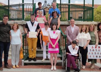 Emotivo acto de graduación en Peñaranda de los alumnos de la Universidad Inclusiva de la USAL y reconocimiento a su esfuerzo