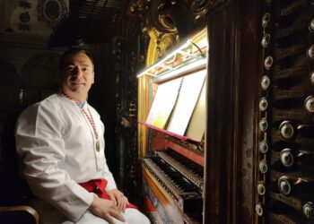 El cantalapetrense Alberto Iglesias protagoniza hoy en Alba de Tormes un concierto de órgano dedicado a Santa Teresa