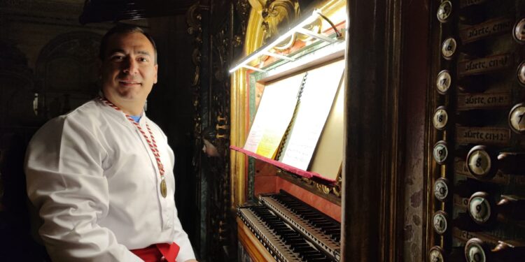 El cantalapetrense Alberto Iglesias protagoniza hoy en Alba de Tormes un concierto de órgano dedicado a Santa Teresa