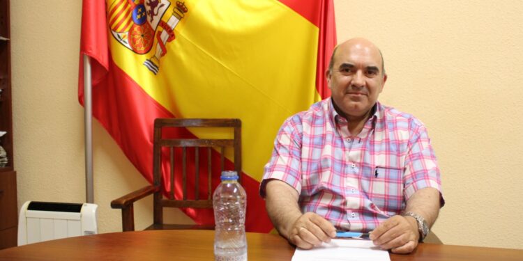 Ángel M. Montoiro, alcalde de Villaflores: «La gente ya va entendiendo que tenemos un problema grave de despoblación y que se necesitan partidos como el nuestro»