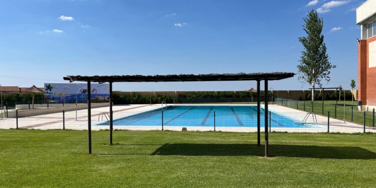 Fin de semana gratuito en las piscinas de Paradinas de San Juan para dar comienzo a la temporada estival de baños