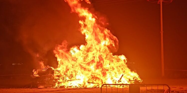 Peñaranda vive su Noche de San Juan con la hoguera en el Cordel de Merinas y con una chocolatada con churros