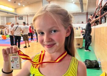 Cayetana Blanco de Manueles se proclama campeona autonómica de karate en la competición celebrada en La Bañeza