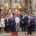 El obispo de la Diócesis de Salamanca, José Luis Retana, oficia la ceremonia de confirmación de 40 jóvenes y adultos en Peñaranda