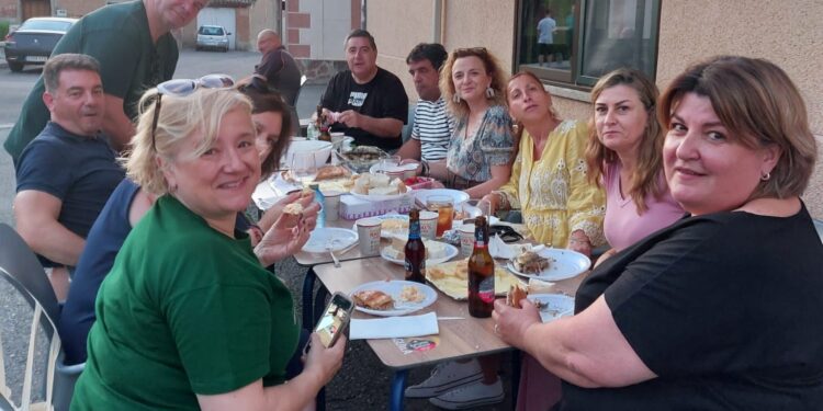 Villar de Gallimazo y Cantaracillo celebran el fin de semana de San Juan con sendas sardinadas populares al aire libre