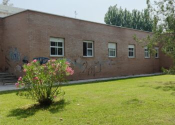 El centro de salud de Peñaranda sigue sin aire acondicionado en las consultas lo que obliga a trabajar con las ventanas abiertas