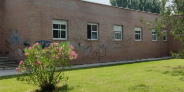 El centro de salud de Peñaranda sigue sin aire acondicionado en las consultas lo que obliga a trabajar con las ventanas abiertas