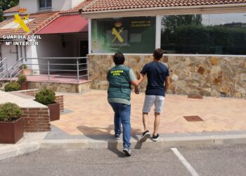 La Guardia Civil detiene e investiga a 17 personas como supuestos autores de una estafa por un montante superior a 100.000 euros