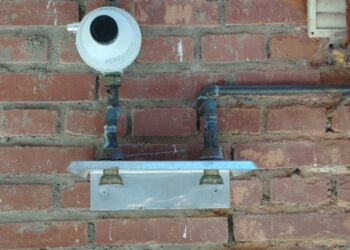 La última «moda» de los ladrones: sustraen un contador de gas en el callejón entre las calles Arapiles y Carlos I de Peñaranda