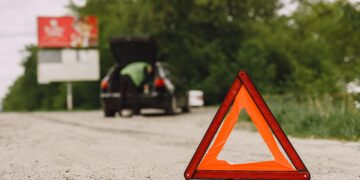 Adiós a los triángulos de preseñalización de peligro de avería o accidente en autopistas y autovías a partir de mañana, 1 de julio