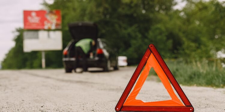 Adiós a los triángulos de preseñalización de peligro de avería o accidente en autopistas y autovías a partir de mañana, 1 de julio