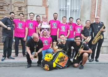 Jorge celebra su despedida de soltero en Peñaranda junto a sus amigos de toda la vida y a la charanga Dale Kaña 2.0