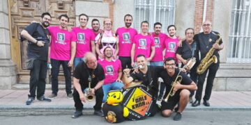 Jorge celebra su despedida de soltero en Peñaranda junto a sus amigos de toda la vida y a la charanga Dale Kaña 2.0