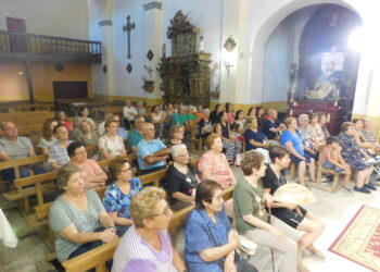 Bóveda del Río Almar acoge en su templo parroquial al grupo de teatro Lazarillo de Tormes con su obra «Buscando a Nebrija»