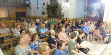 Bóveda del Río Almar acoge en su templo parroquial al grupo de teatro Lazarillo de Tormes con su obra «Buscando a Nebrija»