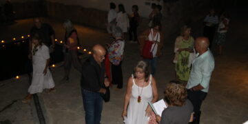 Alaraz disfruta de la lírica en la I edición de la Oda Poética hacia la ermita en una espléndida noche dedicada a la cultura