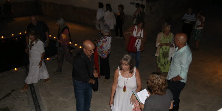 Alaraz disfruta de la lírica en la I edición de la Oda Poética hacia la ermita en una espléndida noche dedicada a la cultura