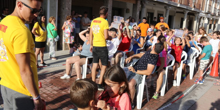 Santiago de la Puebla estrena una original yincana con pruebas de habilidad para vecinos y visitantes de todas las edades