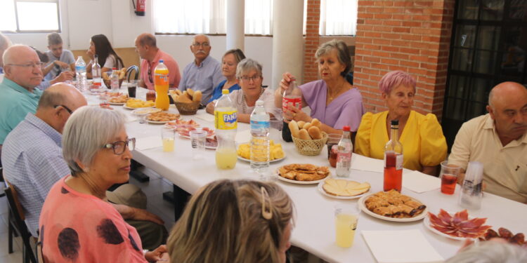 Macotera celebra el «Día de los Abuelos» con la esperada fiesta de la asociación de mayores Torres y Villarroel