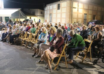 Bóveda del Río Almar inicia sus fiestas de verano con una noche de rumbas y sevillanas amenizada por el grupo Casi Nááá