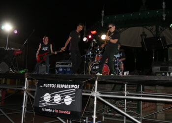 Puntos Suspensivos abre la II edición del Peñaranda Fest llenando de buena música y aplausos la plaza de España