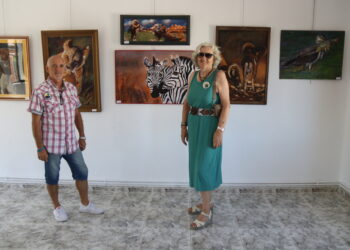 Alaraz acoge la exposición de pinturas «Diversidad» de Alejandro Muñoz dentro de las actividades de las fiestas patronales