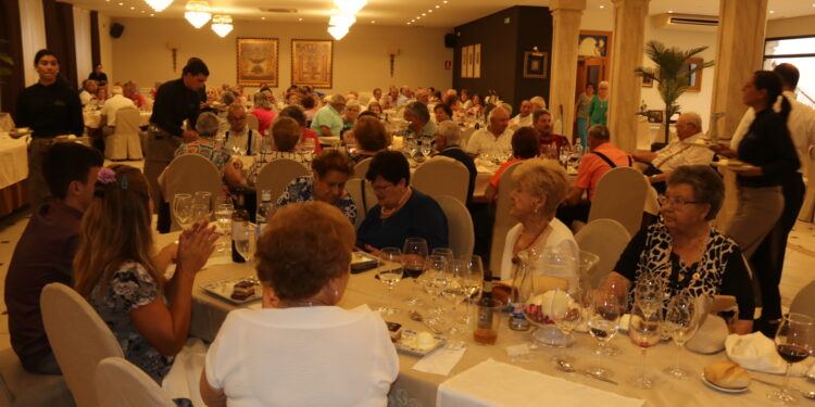 La asociación de mayores San Miguel celebra su fiesta en Peñaranda y se consolida con el reto de llegar a 200 socios