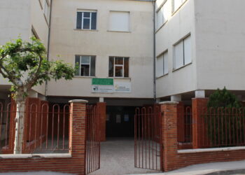 El antiguo comarcal mixto deja temporalmente de ser colegio electoral y el día 23 sus dos mesas estarán en el pabellón cubierto