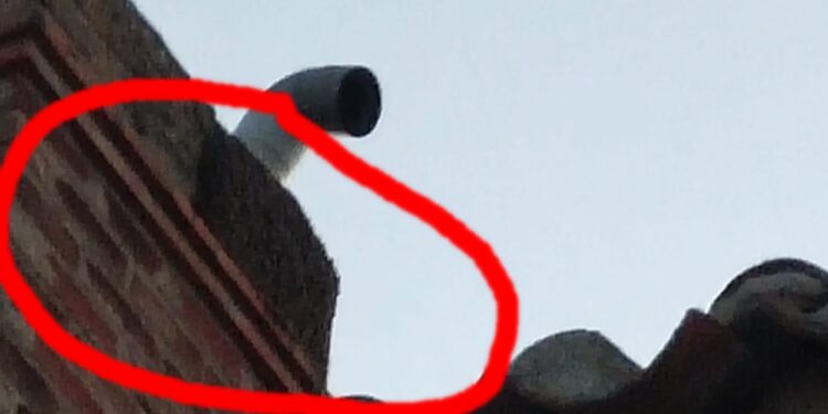 Los Bomberos de Peñaranda siguen acumulando servicios para la retirada de enjambres de abejas, esta vez en Tarazona de Guareña