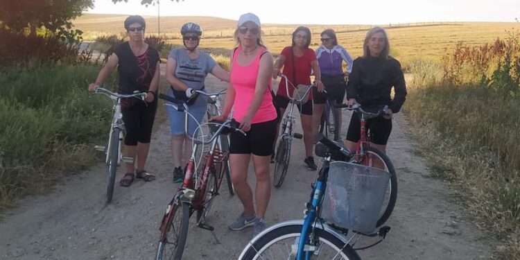 Una Noche Blanca: la original iniciativa organizada por el grupo de paseo en bici formado por mujeres en Macotera
