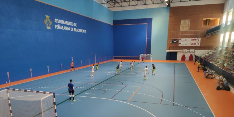 Peñaranda vive de nuevo los grandes momentos del fútbol sala en el pabellón polideportivo municipal con el Torneo de Verano