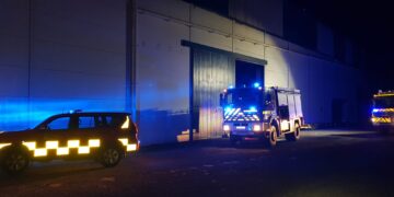 Un incendio en una fábrica de Aldeaseca de la Frontera obliga a intervenir de madrugada a Bomberos de Peñaranda y Villares