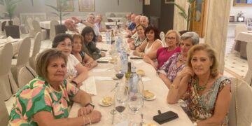 Aldeaseca de la Frontera reúne por tercer año consecutivo a los quintos y quintas de 1956 en una comida de confraternidad