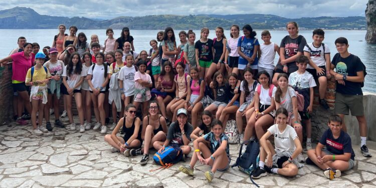 Jóvenes del Arciprestazgo de Peñaranda-Calvarrasa-Las Villas disfrutan de un campamento de verano en Noja (Cantabria)