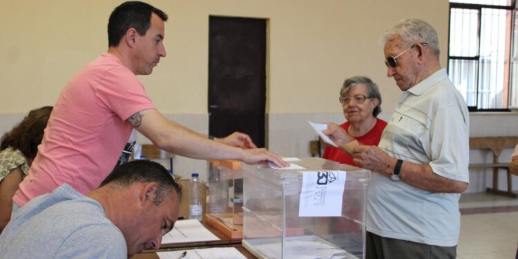 La participación en las elecciones generales sube más de seis puntos en Peñaranda en una jornada marcada por la tranquilidad