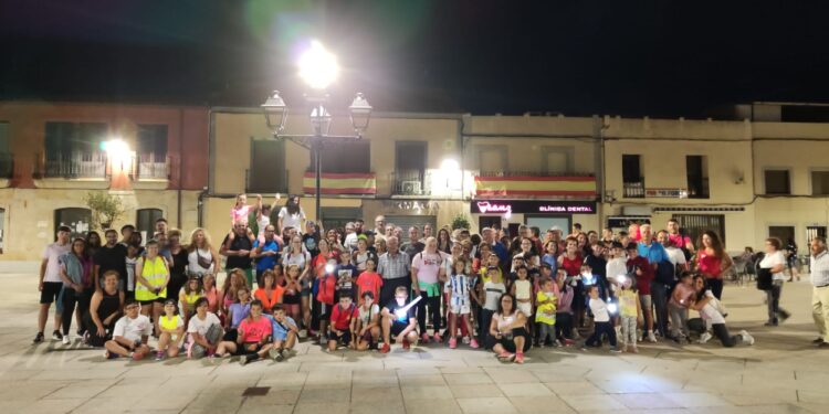 Cantalpino inaugura el prólogo de sus fiestas de la Asunción con un paseo nocturno que reúne a gente de todas las edades