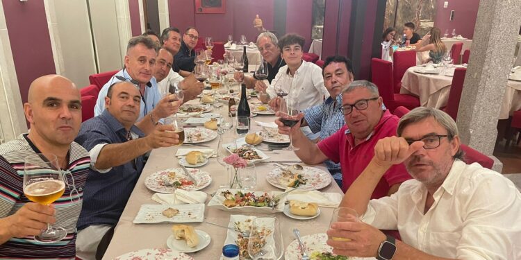 Las Brigadas Moradas del Club Deportivo Peñaranda despiden la temporada futbolera con una cena de confraternidad