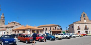 Los clásicos «toman» Palaciosrubios en una concentración, ruta y posterior ágape dentro de las actividades de la semana cultural
