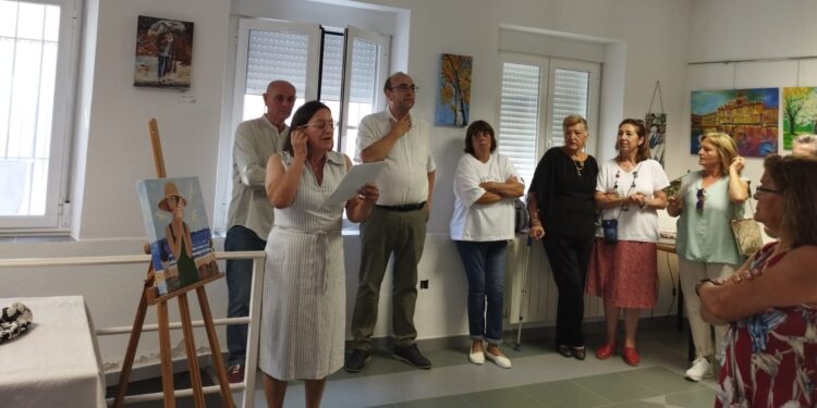 Santiago de la Puebla abre los actos de su II Semana Cultural con una exposición artística en las antiguas escuelas