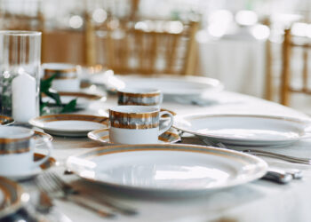 La Junta investiga el fallecimiento de una mujer y otros 40 casos de una posible intoxicación en un banquete de boda en Peñaranda