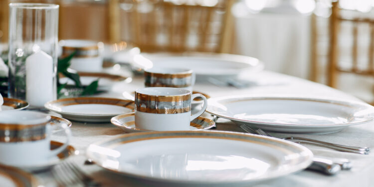 La Junta investiga el fallecimiento de una mujer y otros 40 casos de una posible intoxicación en un banquete de boda en Peñaranda