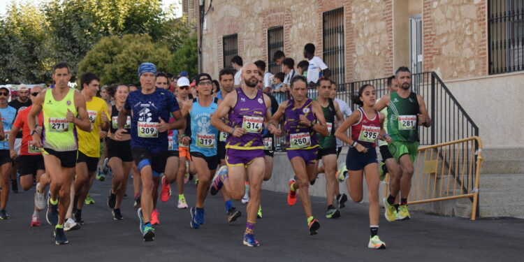Héctor Rodríguez y Esther Cruz ganan la XIV edición de la carrera popular de Villar de Gallimazo que llenó de ambiente la localidad
